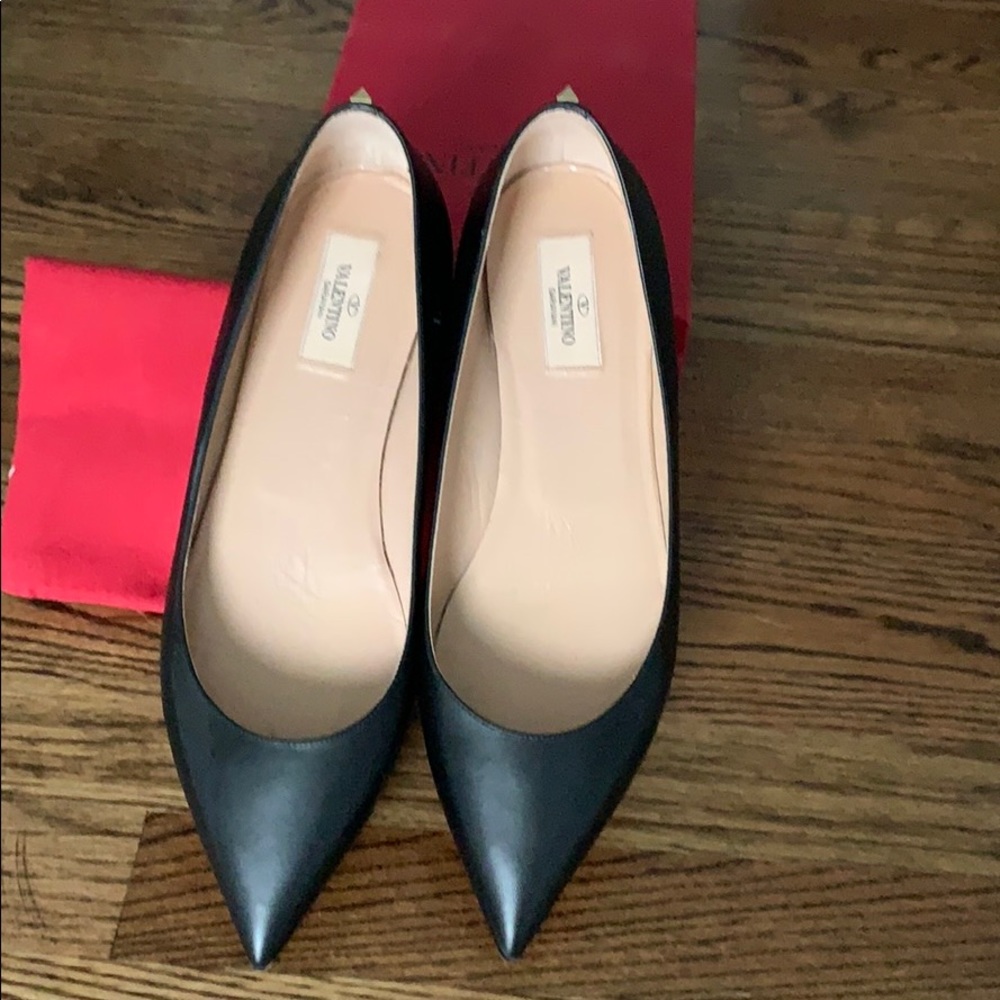 Valentino Garavani Black Leather Ballet Flats